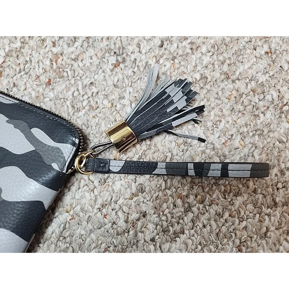 G.I.L.I. Haloguard Pebble Grain Leather Wristlet‎ Clutch Bag Grey Camouflage
